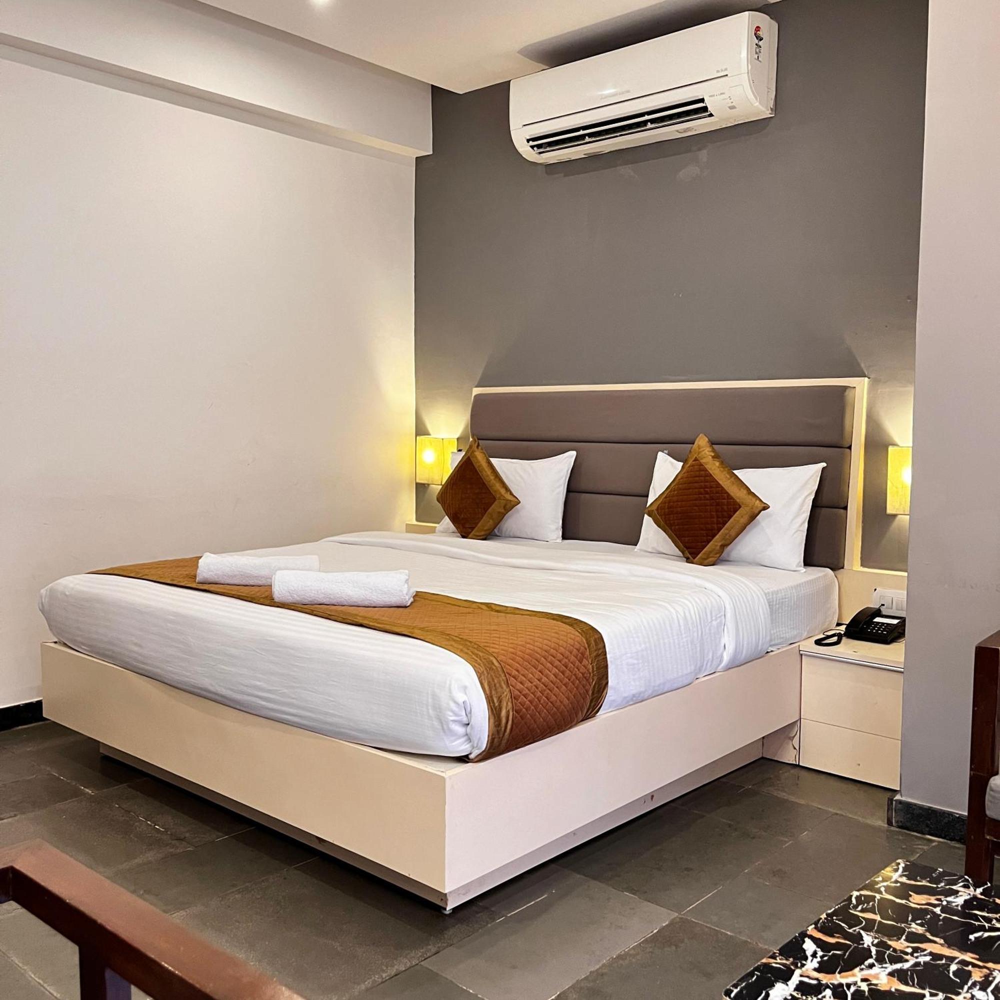 Hotel Dwarawata Dharwad Exterior foto